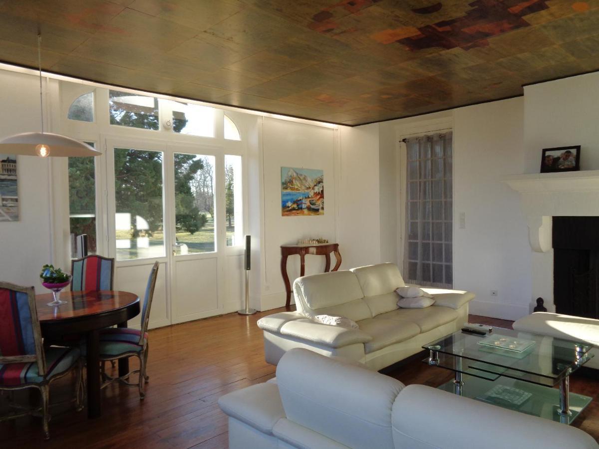 Bed and Breakfast Domaine Berenguer Ouches Exterior foto